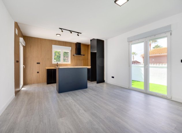 Herverkoop - Villa - Torrevieja - El Limonar