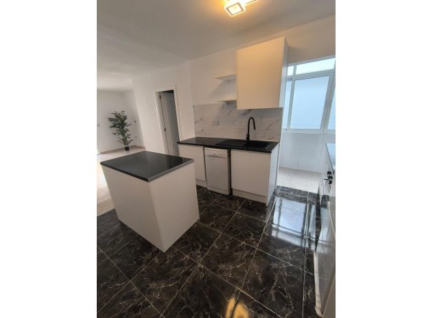 Resale - Apartment / Flat * - Torrevieja * - Playa del Cura *