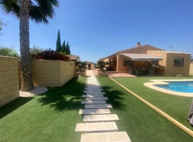 Herverkoop - Finca / Plattelands Woning - Albatera - Pueblo 11
