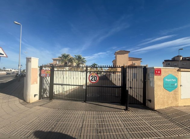 Herverkoop - Villa - Orihuela Costa - La Florida