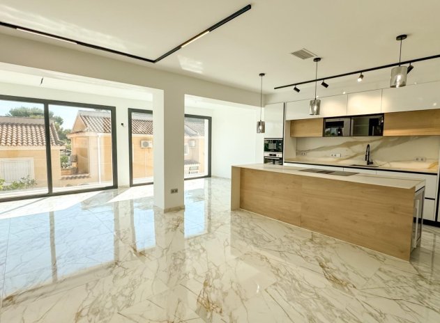 Herverkoop - Villa - Torrevieja - Los Balcones