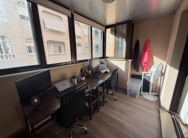 Resale - Apartment / Flat * - Torrevieja *