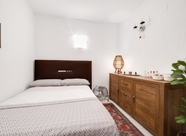 Resale - Apartment / Flat * - Torrevieja * - Torrejón *