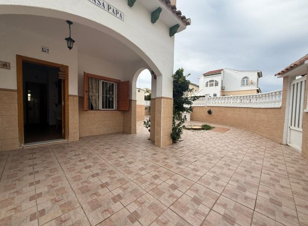 Herverkoop - Villa - Torrevieja - Acequion
