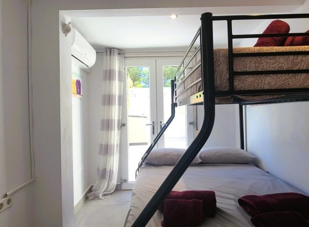 Resale - Villa * - Torrevieja *