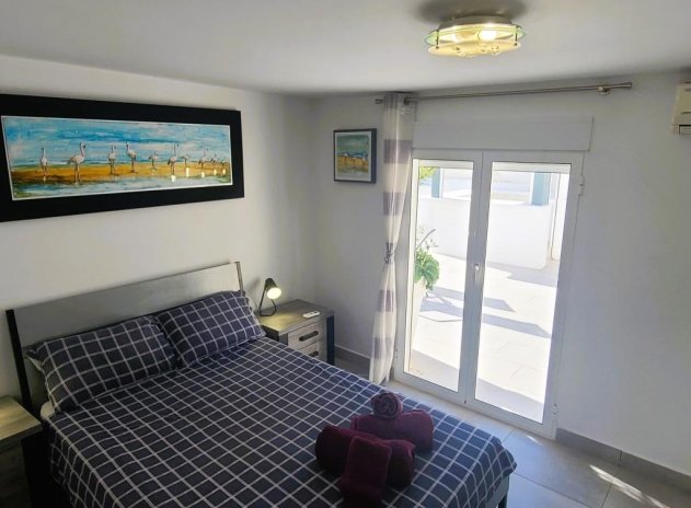 Resale - Villa * - Torrevieja *