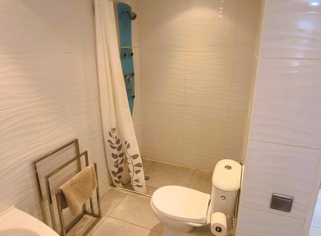 Resale - Villa * - Torrevieja *