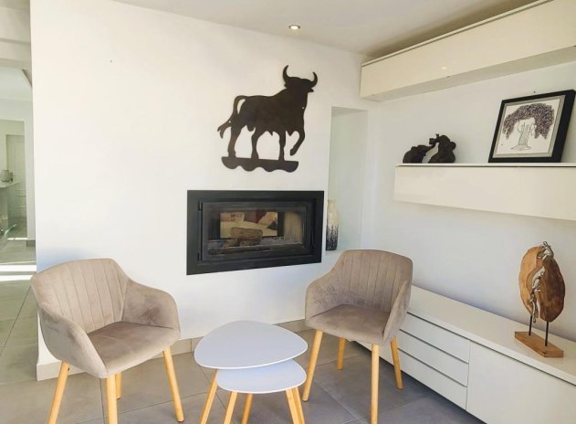 Resale - Villa * - Torrevieja *