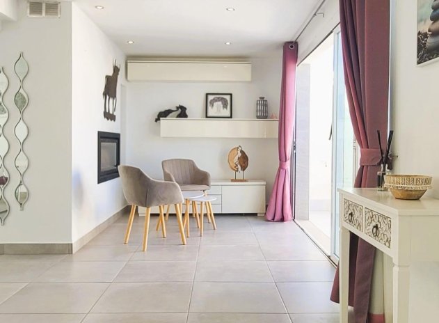 Resale - Villa * - Torrevieja *