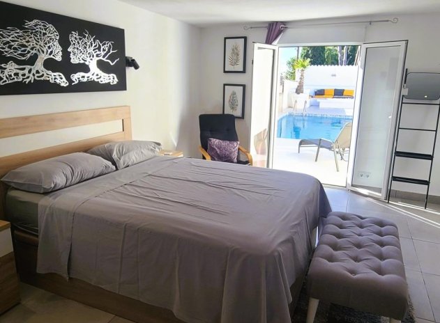 Resale - Villa * - Torrevieja *