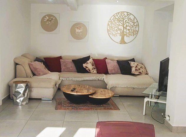 Resale - Villa * - Torrevieja *