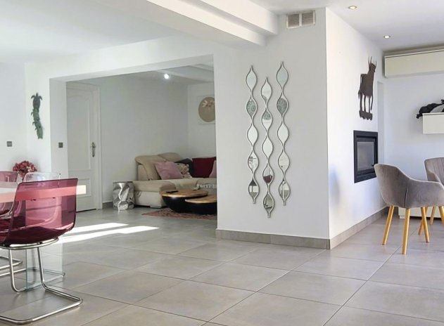 Resale - Villa * - Torrevieja *