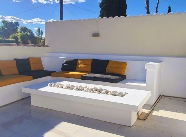 Resale - Villa * - Torrevieja *