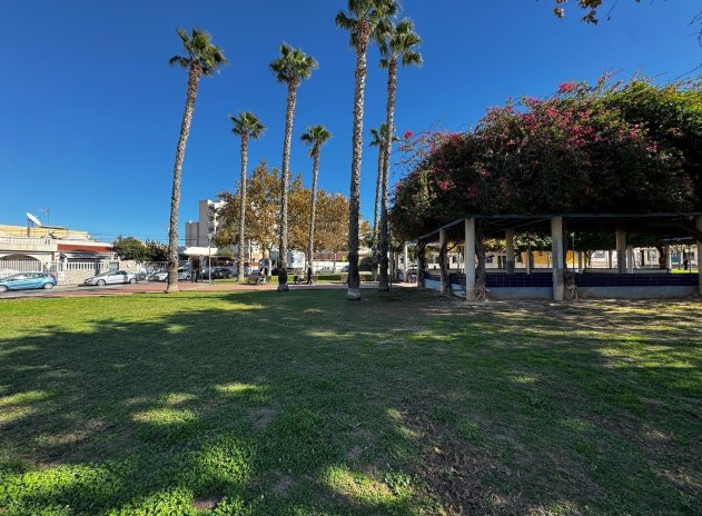 Herverkoop - Gebouw - Torrevieja - Playa del Cura