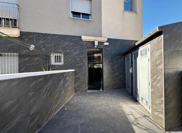 Herverkoop - Gebouw - Torrevieja - Playa del Cura