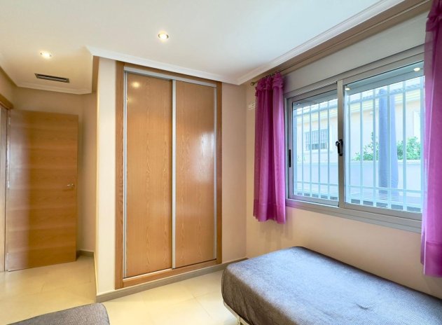 Herverkoop - Gebouw - Torrevieja - Playa del Cura