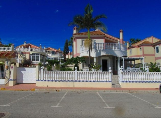 Herverkoop - Villa - Torrevieja - Aguas Nuevas