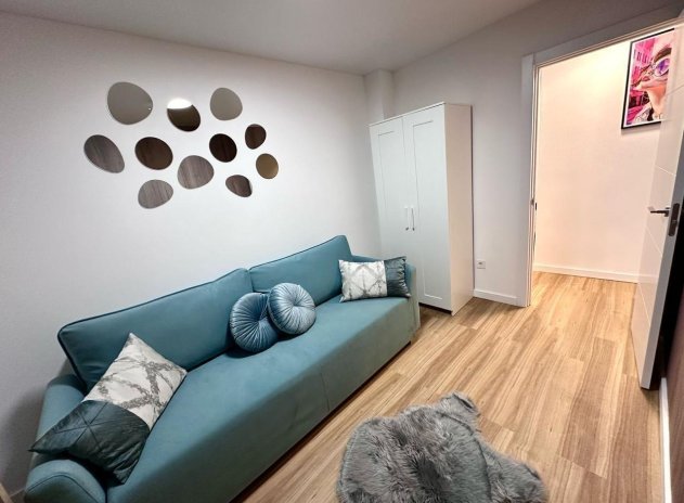 Resale - Apartment / Flat * - Torrevieja *