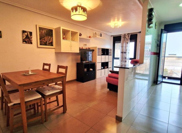 Resale - Apartment / Flat * - Torrevieja *