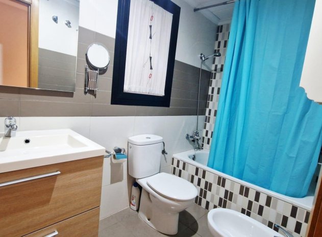 Resale - Apartment / Flat * - Torrevieja *