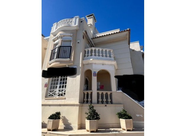 Resale - Apartment / Flat * - Torrevieja *
