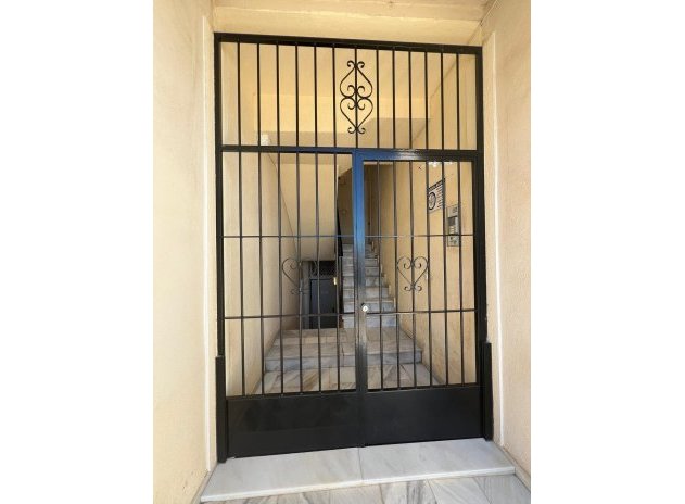 Resale - Apartment / Flat * - Torrevieja *