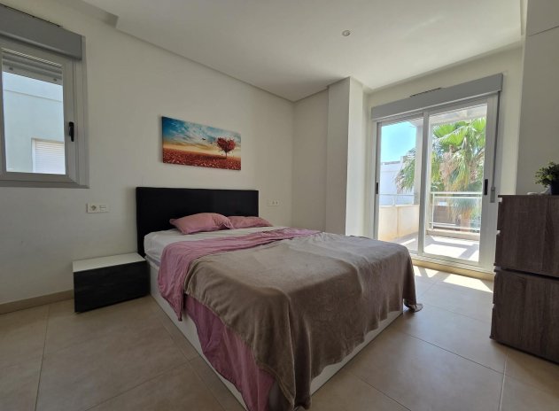 Herverkoop - Rijwoning - Orihuela Costa - Montezenia