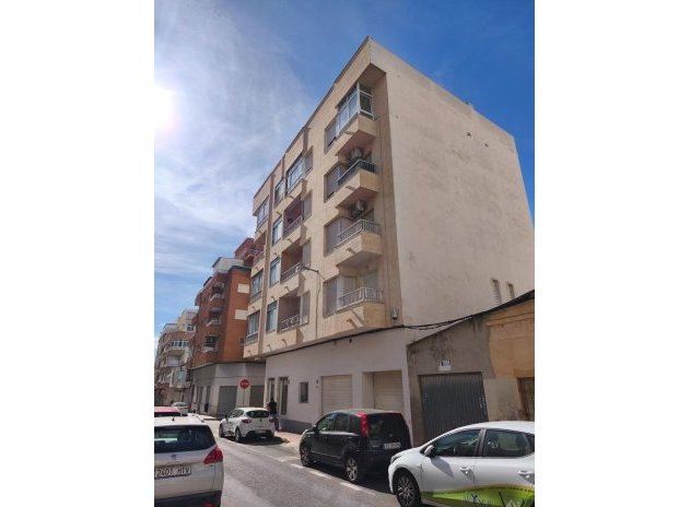 Resale - Apartment / Flat * - Torrevieja *