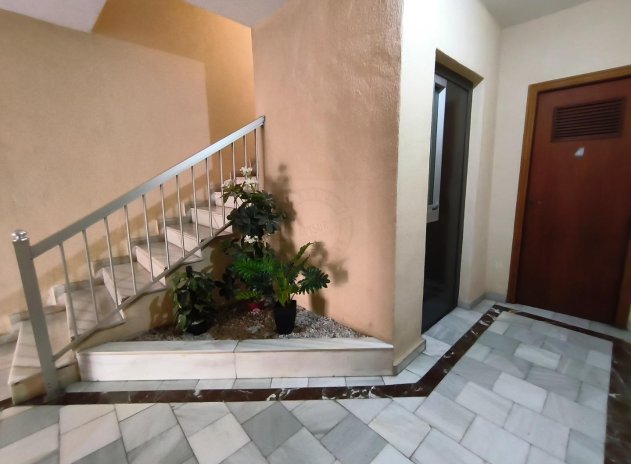 Resale - Apartment / Flat * - Torrevieja *