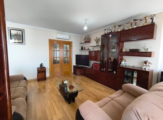 Resale - Apartment / Flat * - Torrevieja *