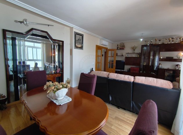 Resale - Apartment / Flat * - Torrevieja *