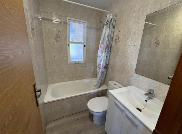 Resale - Apartment / Flat * - Torrevieja *