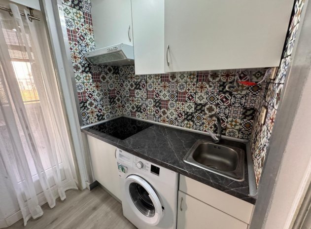 Resale - Apartment / Flat * - Torrevieja *
