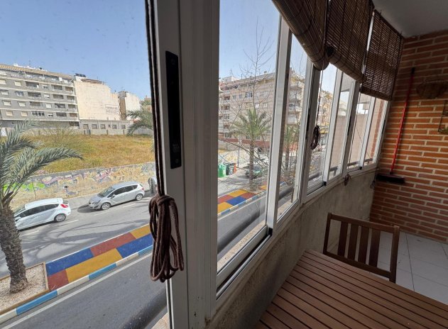 Resale - Apartment / Flat * - Torrevieja *