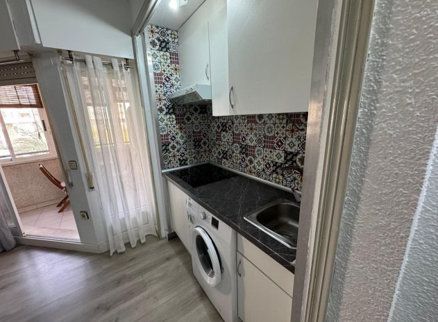 Resale - Apartment / Flat * - Torrevieja *