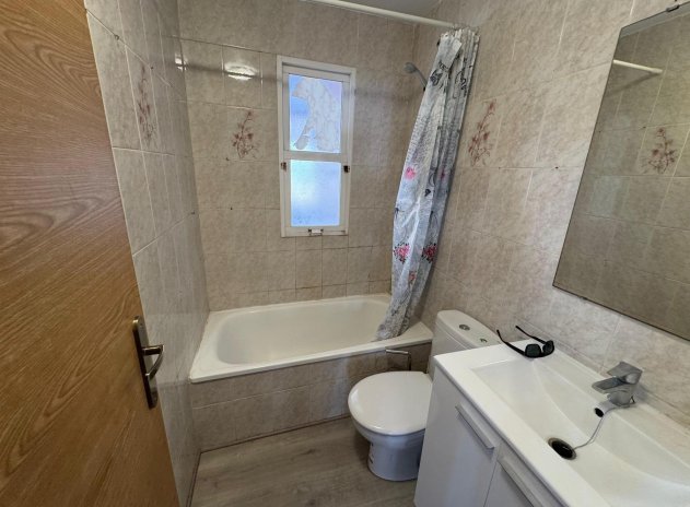 Resale - Apartment / Flat * - Torrevieja *