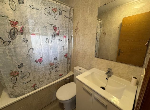 Resale - Apartment / Flat * - Torrevieja *