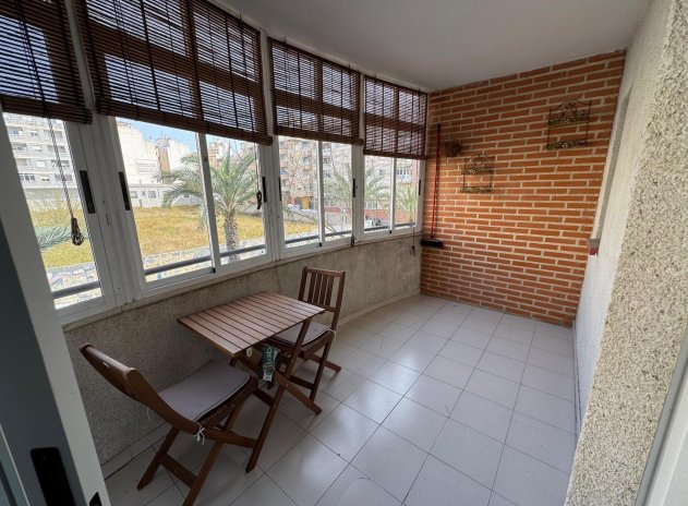 Resale - Apartment / Flat * - Torrevieja *