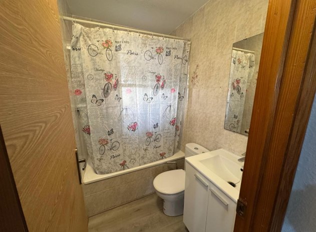 Resale - Apartment / Flat * - Torrevieja *