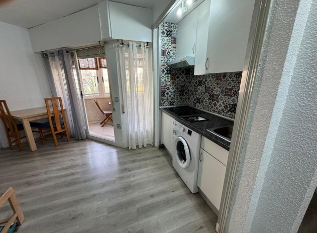 Resale - Apartment / Flat * - Torrevieja *