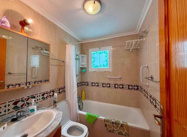 Resale - Apartment / Flat * - Torrevieja *