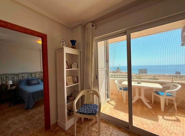 Resale - Apartment / Flat * - Torrevieja *