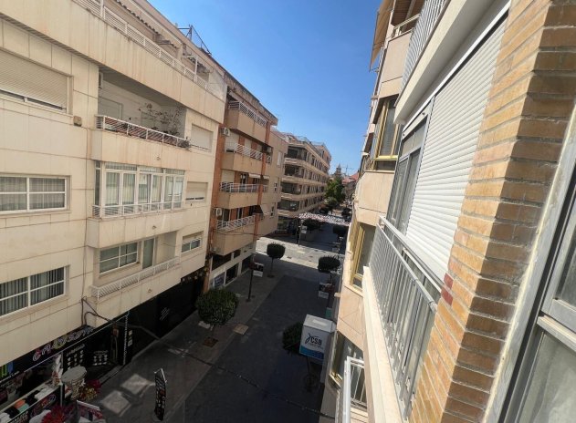 Resale - Apartment / Flat * - Torrevieja *