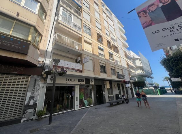 Resale - Apartment / Flat * - Torrevieja *