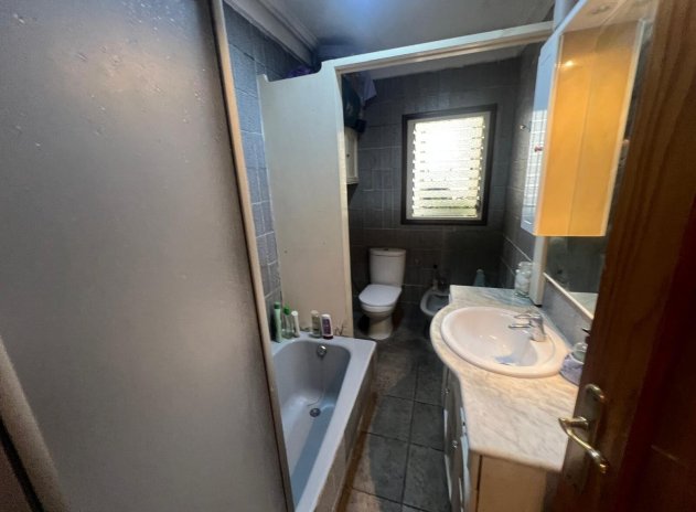 Resale - Apartment / Flat * - Torrevieja *