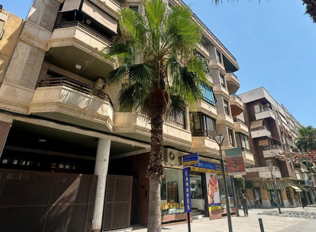 Resale - Apartment / Flat * - Torrevieja *
