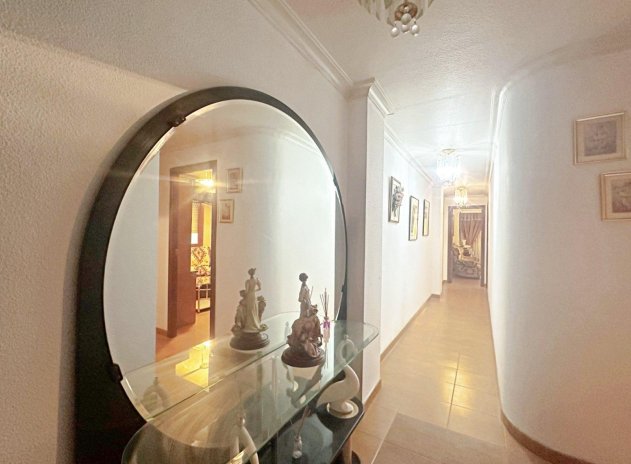 Resale - Apartment / Flat * - Torrevieja *