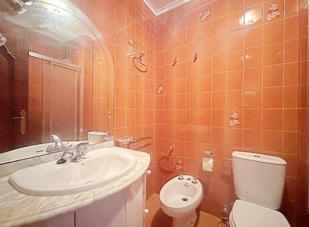 Resale - Apartment / Flat * - Torrevieja *