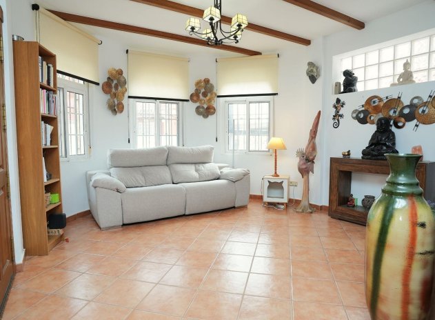 Resale - Villa * - Los Montesinos *