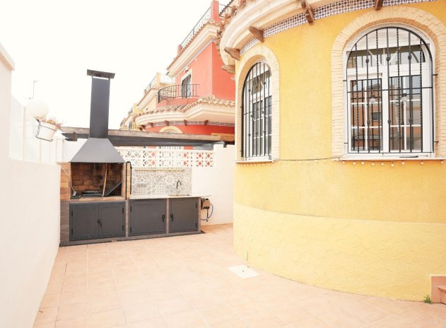 Resale - Villa * - Los Montesinos *